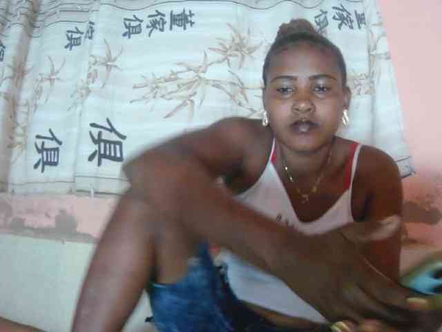 Alda26a bongacams live cam model