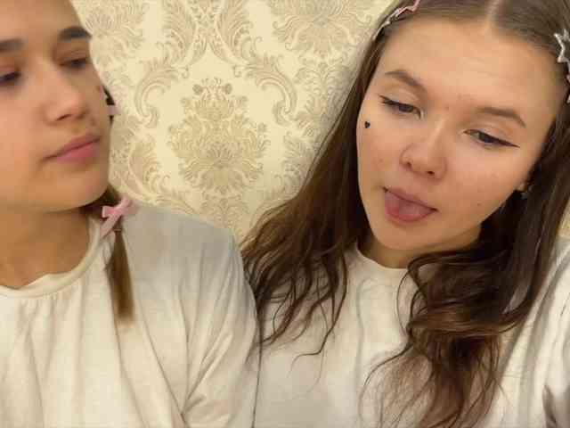TwoLesbyBaby bongacams live cam model