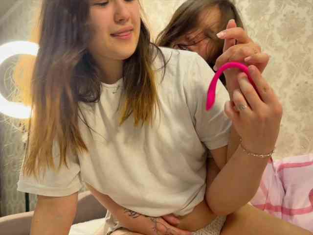 TwoLesbyBaby bongacams live cam model