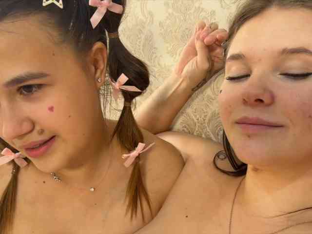 TwoLesbyBaby bongacams live cam model