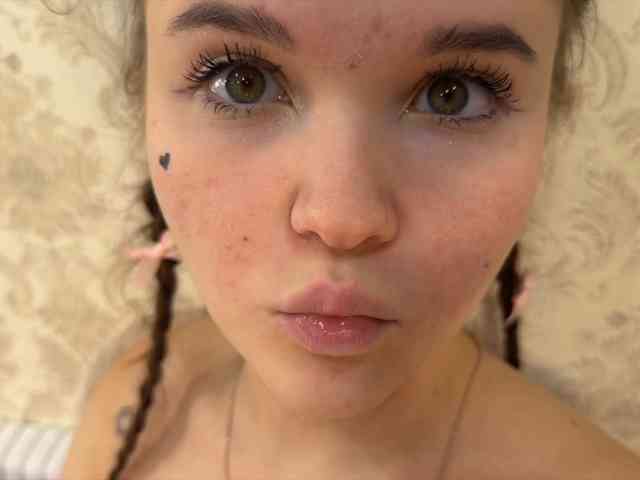 TwoLesbyBaby bongacams live cam model