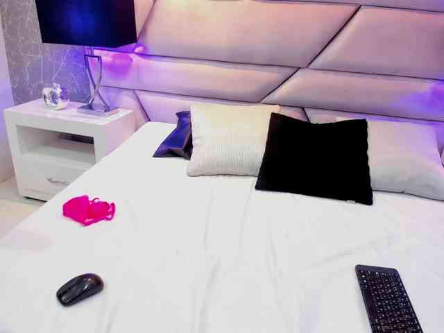 ScarlettRoot bongacams live cam model