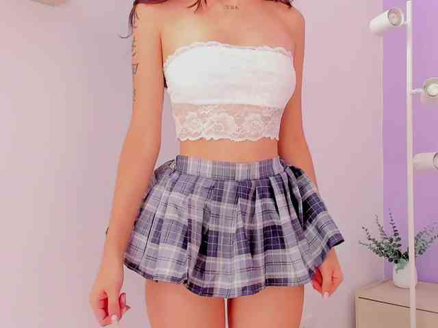 ZoeSmith bongacams live cam model