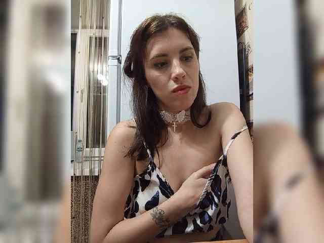 Kira1989 bongacams live cam model