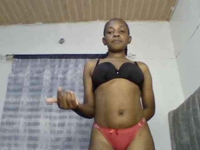 Minimochie bongacams live cam model