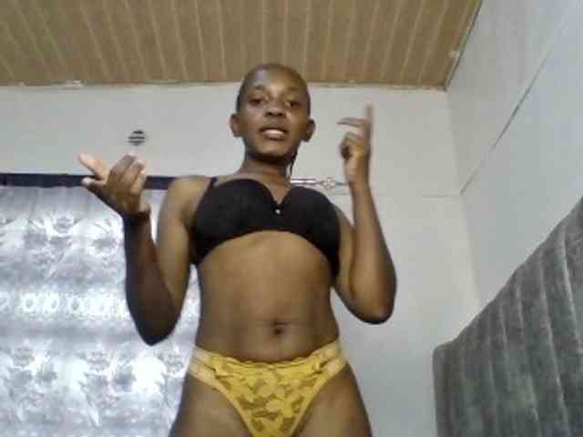 Minimochie bongacams live cam model