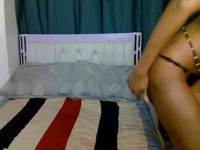 PetiteCocoo bongacams live cam model