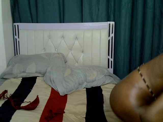 PetiteCocoo bongacams live cam model