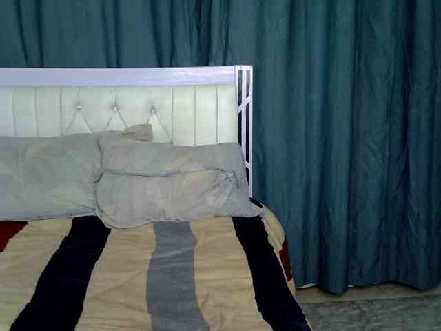 PetiteCocoo bongacams live cam model