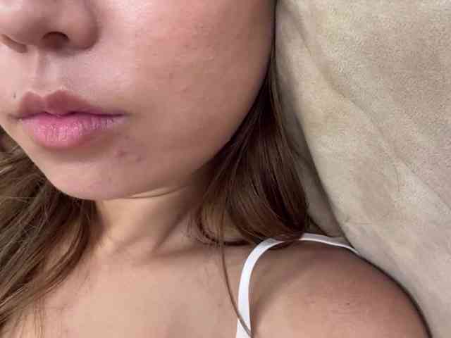 Naomi33 bongacams live cam model