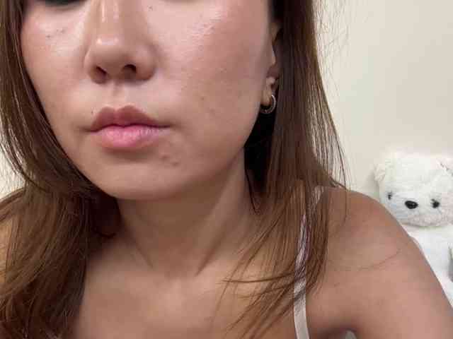 Naomi33 bongacams live cam model