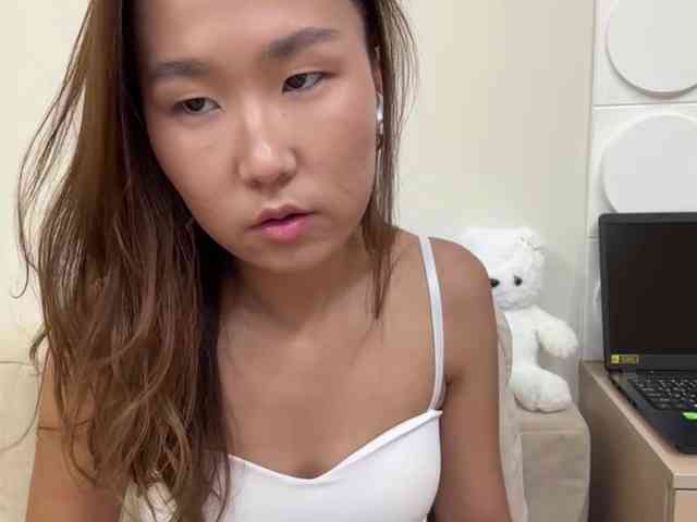 Naomi33 bongacams live cam model