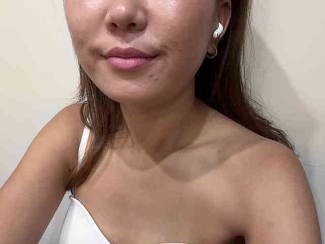 Naomi33 bongacams live cam model