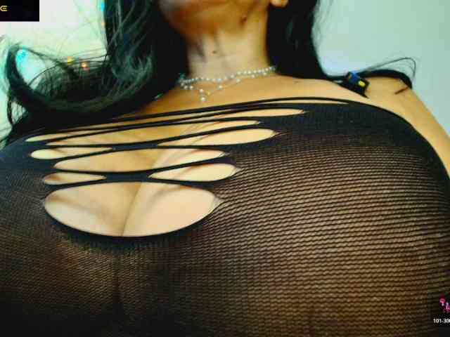 madlyndee2- bongacams live cam model