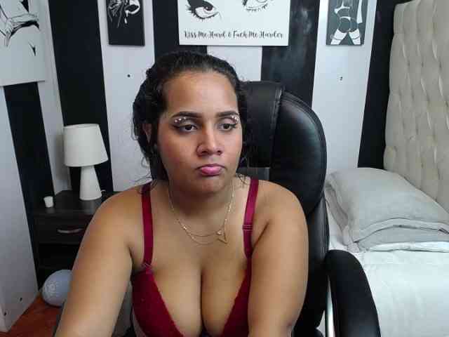 nathidoll bongacams live cam model