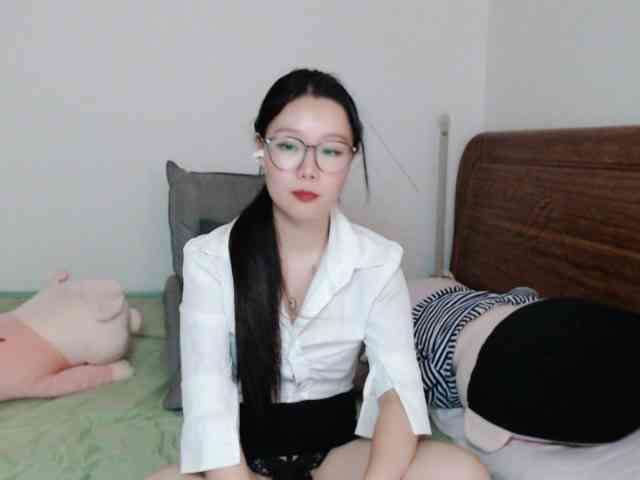 LingZi bongacams live cam model