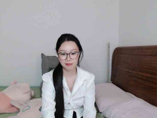 LingZi bongacams live cam model