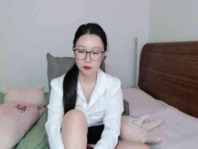 LingZi bongacams live cam model