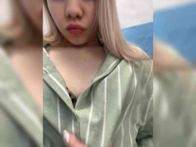Sosochka777 bongacams live cam model