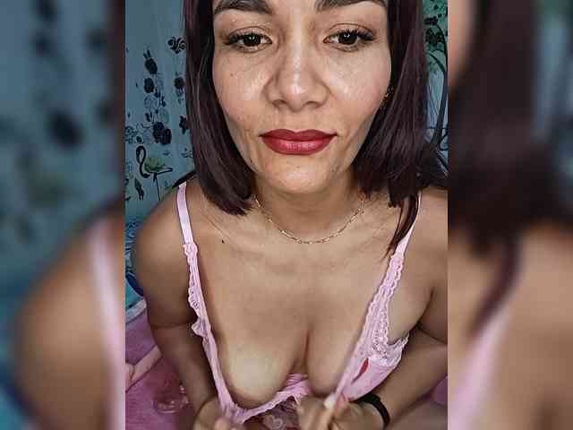 RossiSexy bongacams live cam model