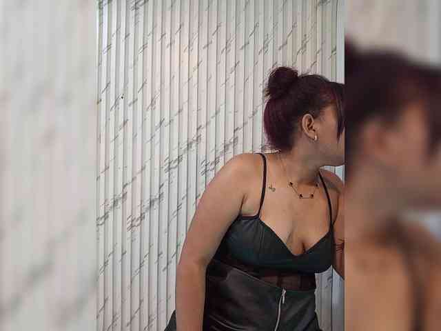 AprilJune bongacams live cam model