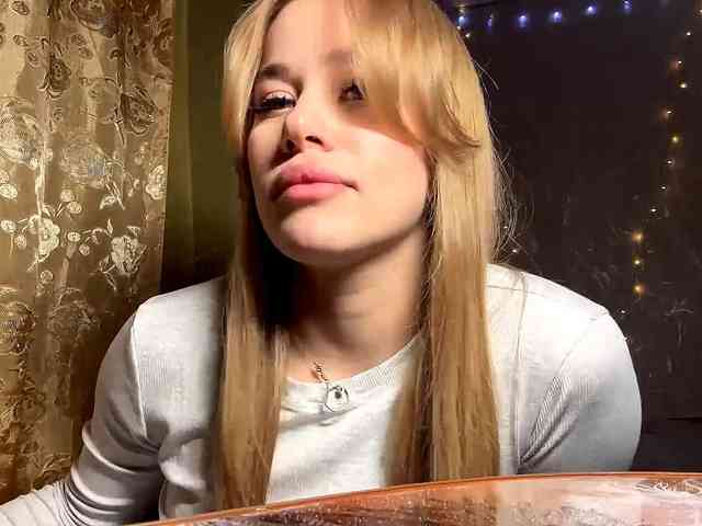 ElenaGrams bongacams live cam model