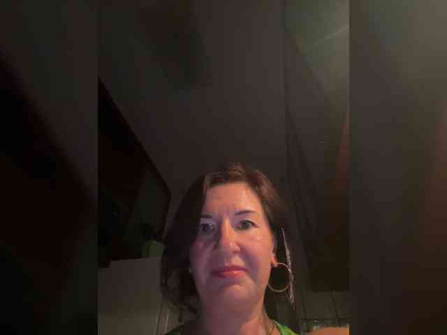 Lola-211 bongacams live cam model
