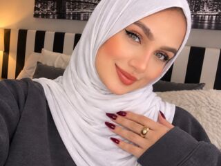 LuciaLyone live cam