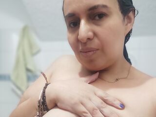 IbannaBely live cam