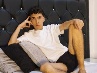 MaxLeons livejasmin live cam model