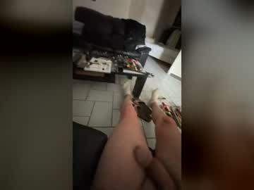 dongarry04 Live Cam on chaturbate
