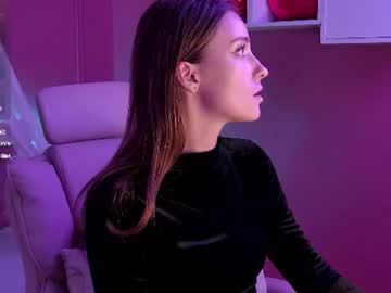 elararay chaturbate live cam model