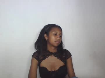 larriah_00 chaturbate live cam model