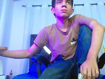 leandrocum18 chaturbate live cam model