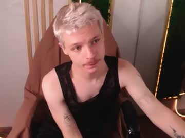 moon_kit Live Cam on chaturbate