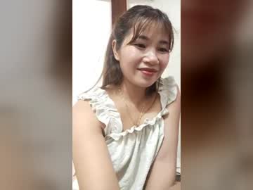 nguyet2009 live cam