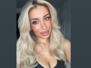 Adamialni69 streamate live cam model