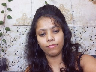 Aleena5002 streamate live cam model