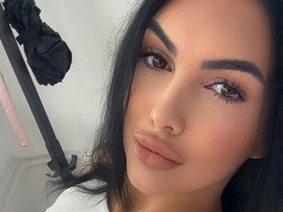 AliraNightvale streamate live cam model