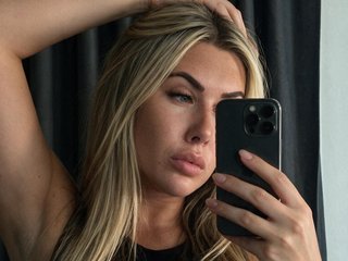Alissiafoxx live cam