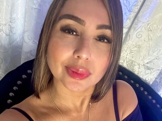 Almaa_18 streamate live cam model