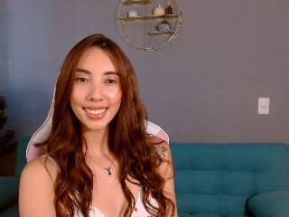 AnaisNinn19 streamate live cam model
