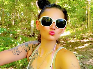 AnitaDickie streamate live cam model