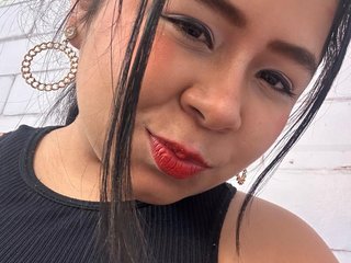 AriaMoonnn live cam