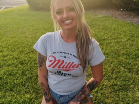 Beachblondie7413 streamate live cam model