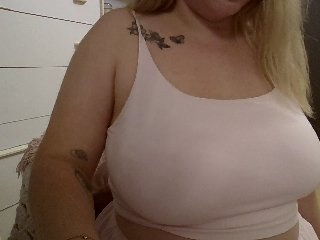 Blondebombshell_x streamate live cam model