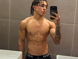 Bradley_Strong streamate live cam model