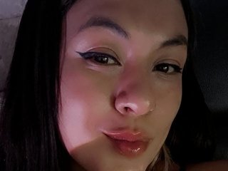 CharlotteIssa19 live cam