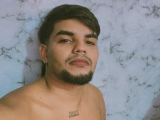 Charly27 streamate live cam model