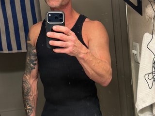 DJ33 streamate live cam model